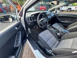 KIA MOTORS - CERATO - 2014/2015 - Branca - R$ 68.900,00