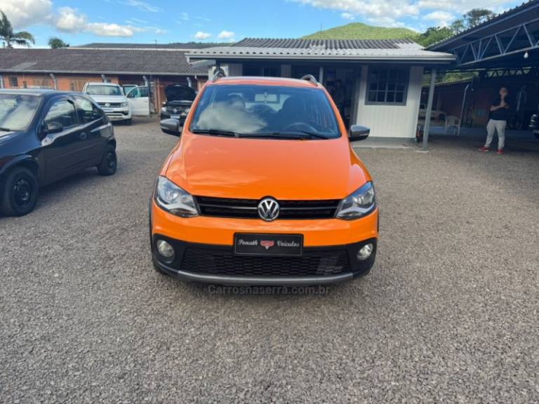 VOLKSWAGEN - CROSSFOX - 2012/2012 - Laranja - R$ 44.900,00