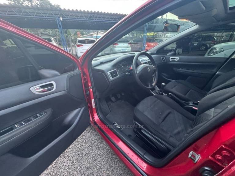 PEUGEOT - 307 - 2008/2009 - Vermelha - R$ 21.900,00