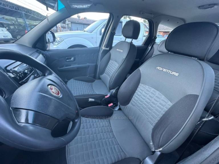 FIAT - PALIO - 2013/2014 - Preta - R$ 32.900,00