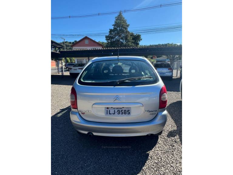 CITROËN - XSARA PICASSO - 2003/2004 - Prata - R$ 12.900,00