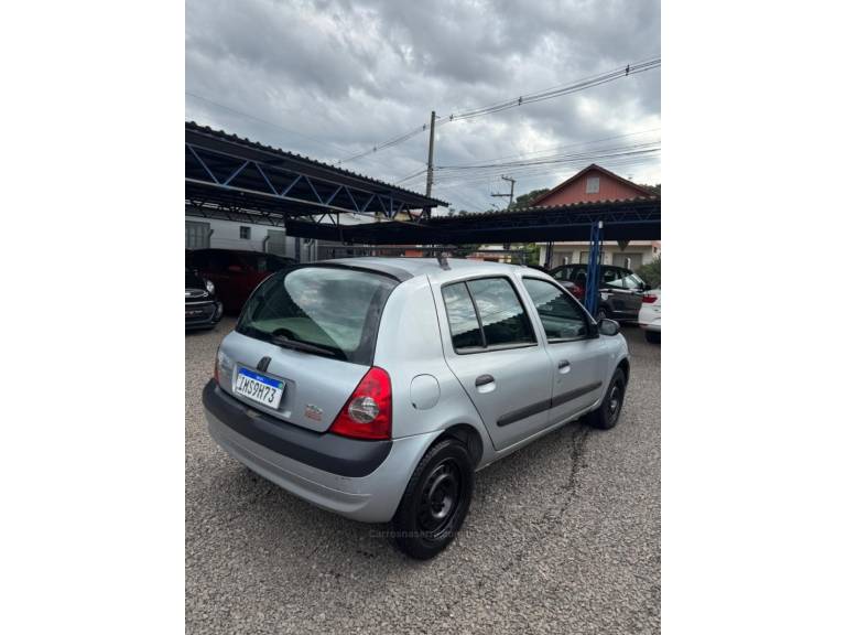 RENAULT - CLIO - 2005/2006 - Prata - R$ 14.900,00